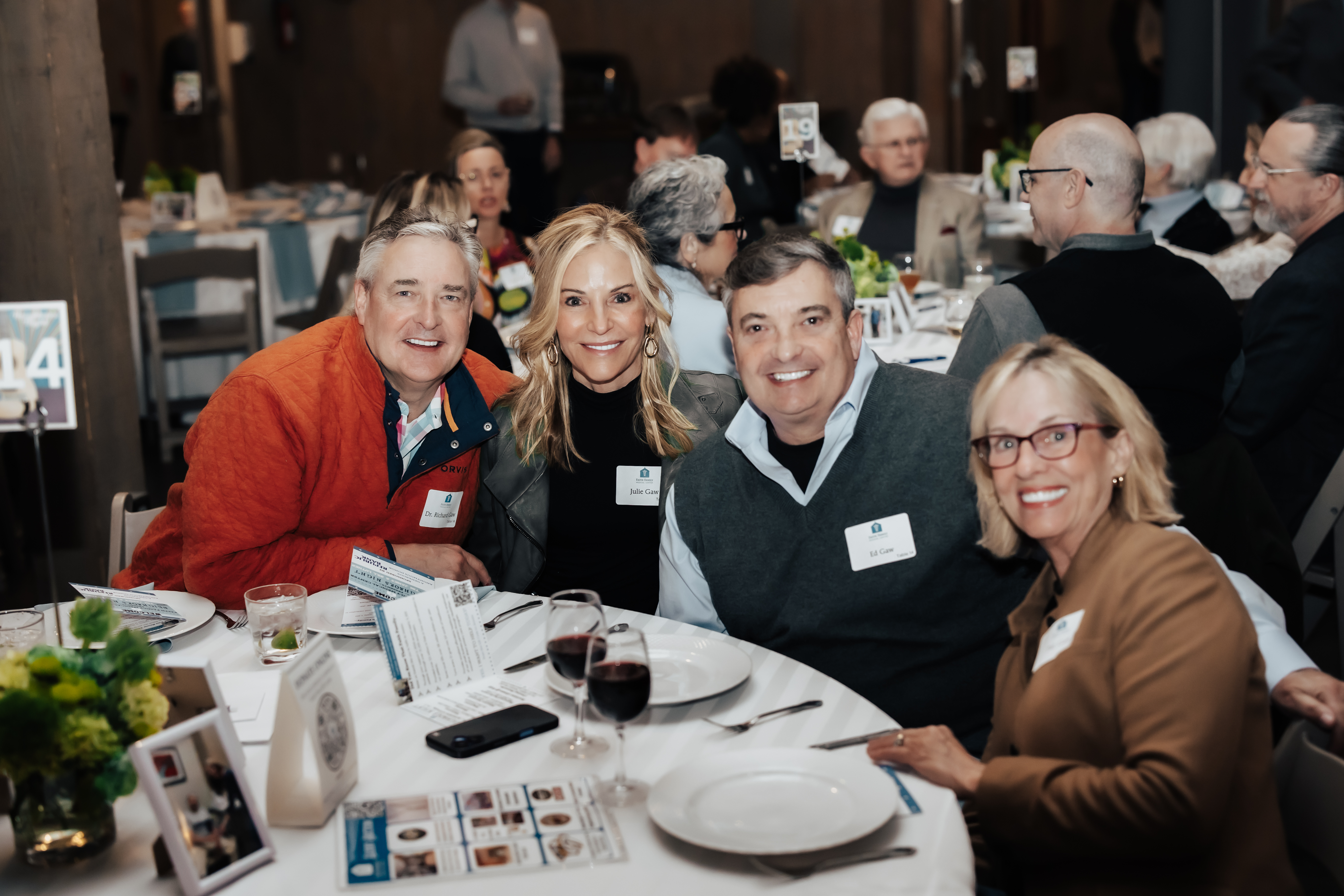 More guests mingling