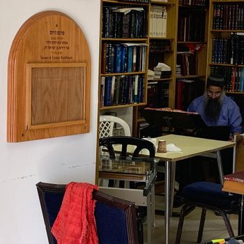 Parnas Hayom- Torah Learning in Hebron