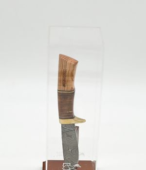 2023 Knife of The Year with display case