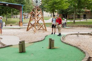 Mini Golf Bench