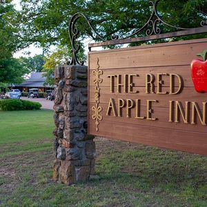 Stay and Golf at the Red Apple Inn!